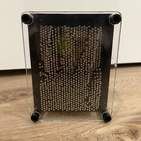 FREE WITH PURCHASE 3D Pin Art Toy - Picture 2 of 7